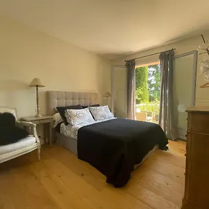https://carolienne.fr-provencehotel.com